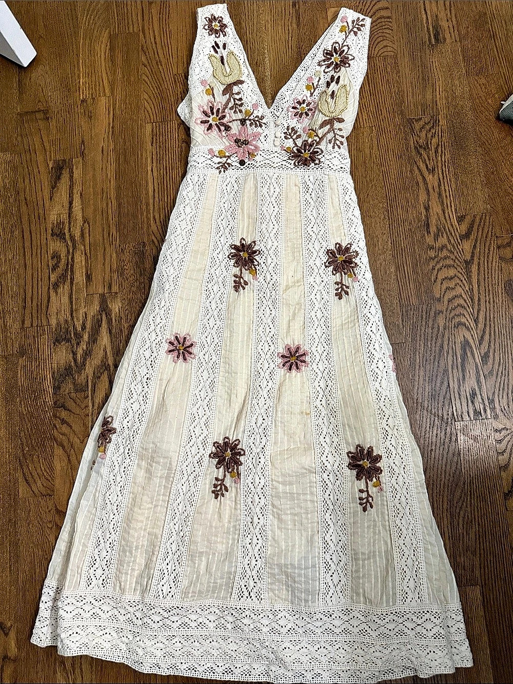 Joystick Embroidered Lace MidiDress in ivory Size Medium
